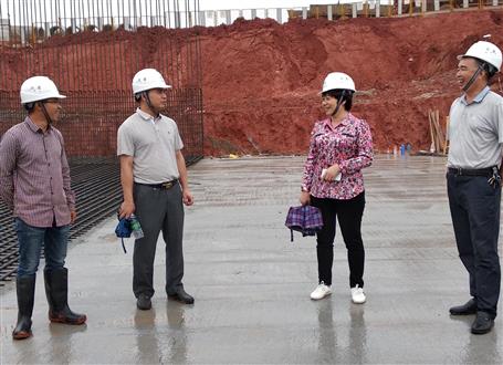 韋桂華、周善學(xué)到龍嶺大道三期項(xiàng)目調(diào)研