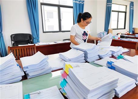 【“兩優(yōu)一先”牢記使命作表率】韋瑩瑩：扎根一線(xiàn)的“鏗鏘玫瑰”