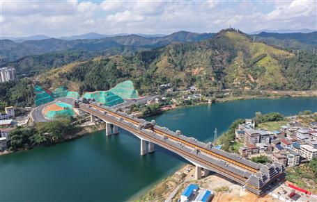 【奮戰(zhàn)四季度·決勝全年穩(wěn)】三江宜陽大橋通車！