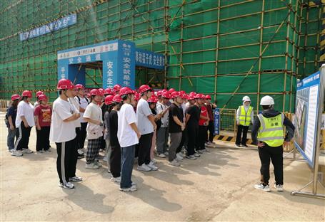 廣西科技大學(xué)師生80余人走進(jìn)冶建公司項(xiàng)目觀(guān)摩學(xué)習(xí)